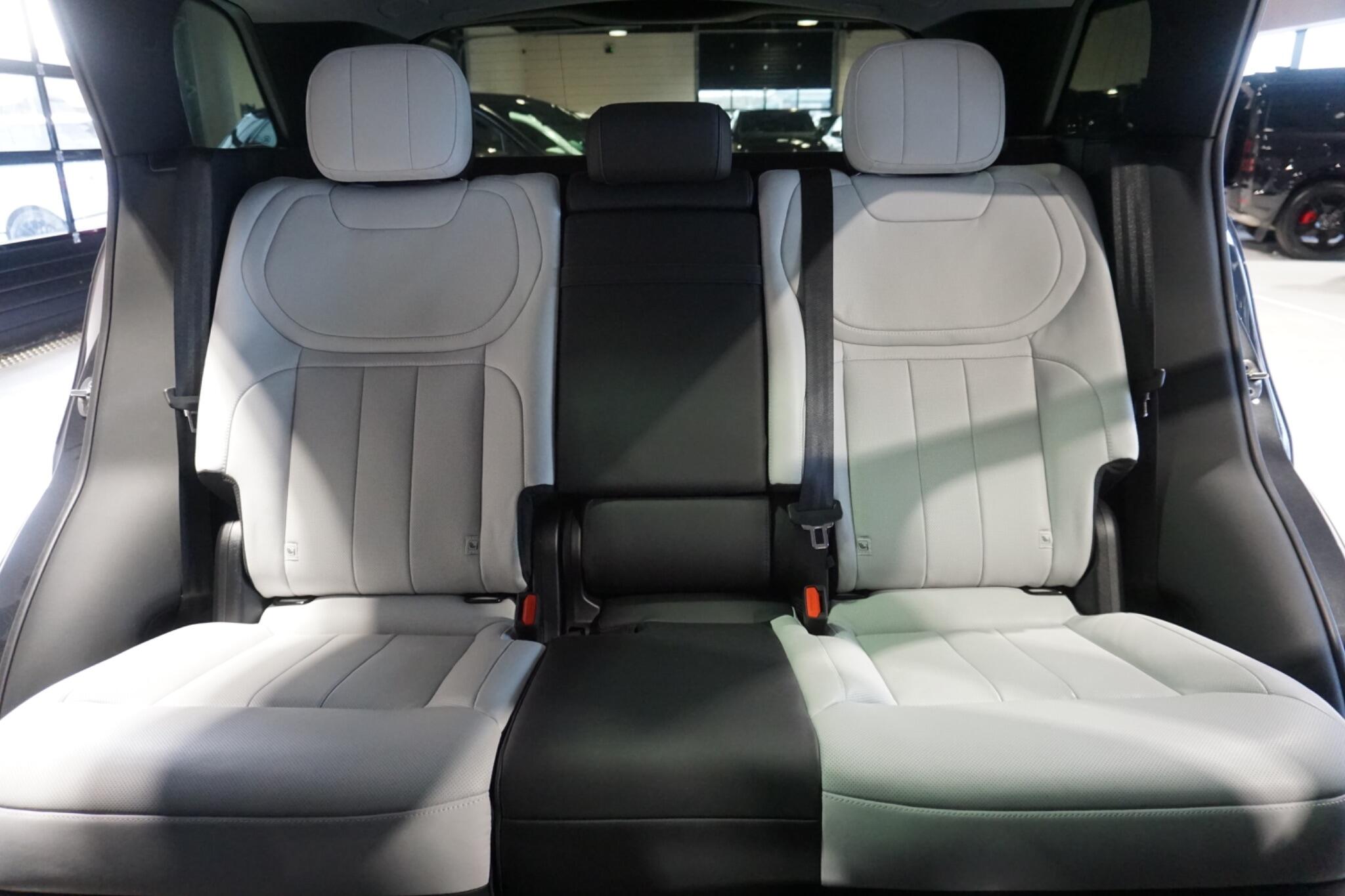 Land Rover Range Rover Sport 3.0 D300 MHEV Dynamic SE SUV 5dr Diesel Auto 4WD Euro 6 (s/s) (300 ps)